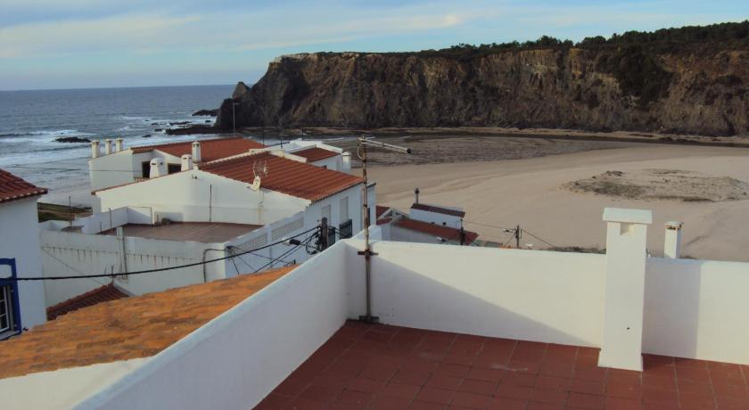 Odeceixe Beach Apartments — Hotel in Odeceixe