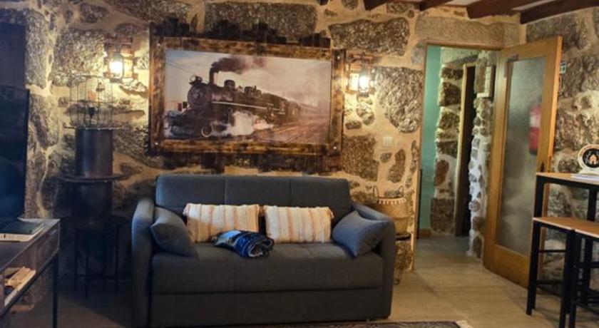 Rustic Retreat-Country House