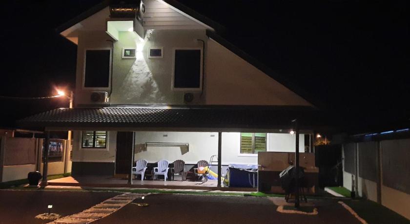 ドゥンゴン Chatak Hill Residence 5つ星 ゲストハウス プール