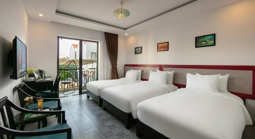 Image of Superior Triple with Balcony 0