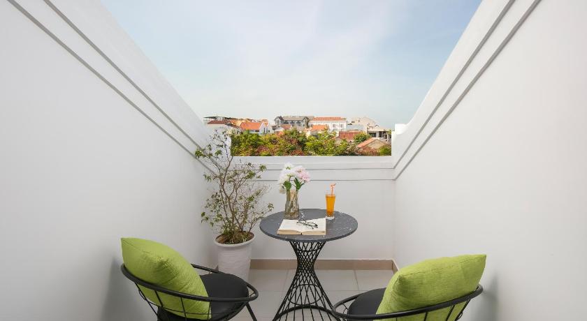 Image of Superior Twin Room with City View 1