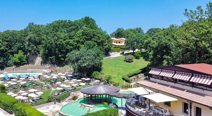 Residence with swimming-pool and thermal pools in Sorano
