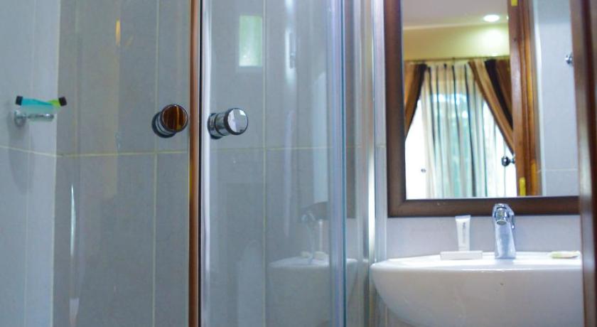 Red Ruby Hotel photo