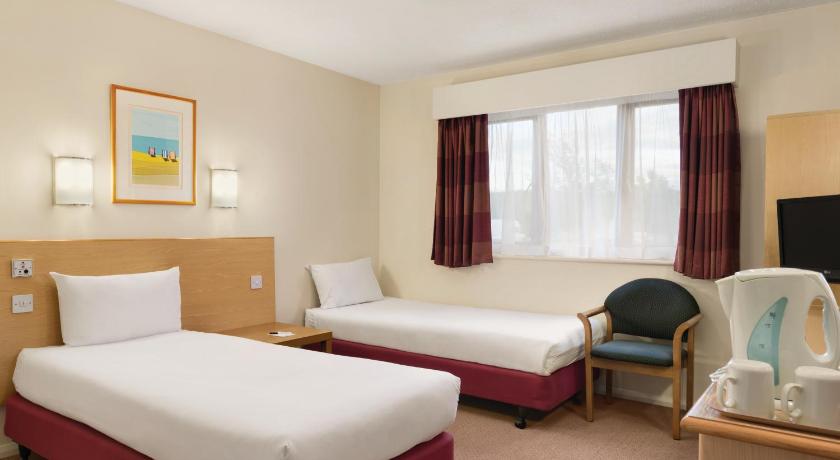 Days Inn by Wyndham Warwick South M40