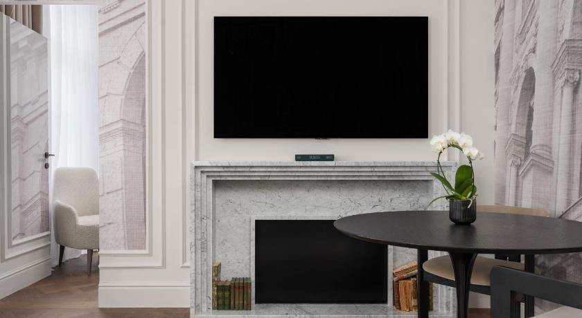 Image of Executive King Suite - Non-Smoking 8