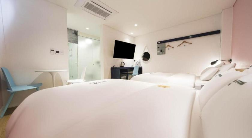 Image of The Best Room 10