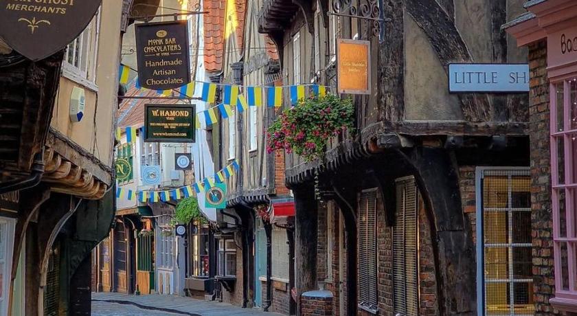 Heart of the City - Stylish Modern Apartment - image 4