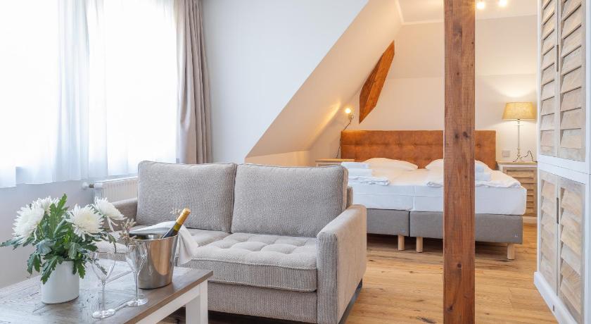 Image of Standard Double Suite 0