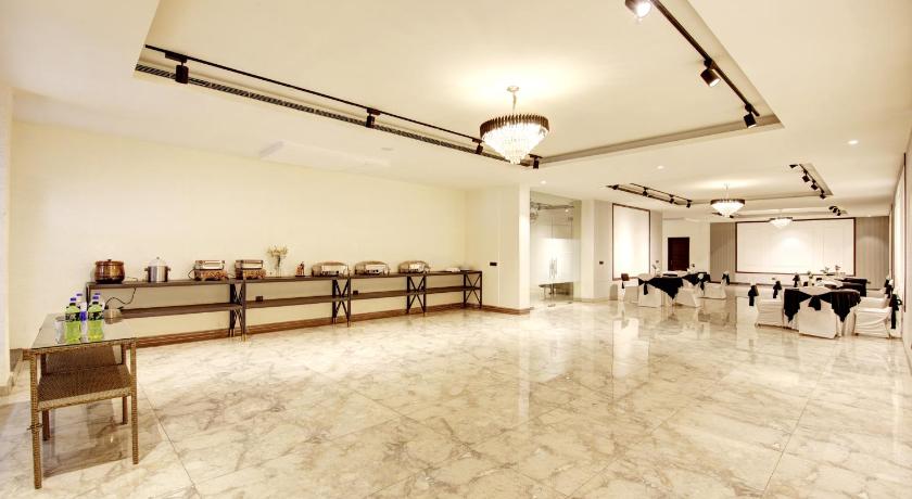 Saltstayz Premier - Cyber Hub - image 40