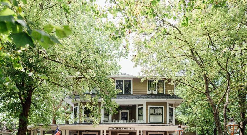 The Charleston Inn — Hotel in Hendersonville (NC)