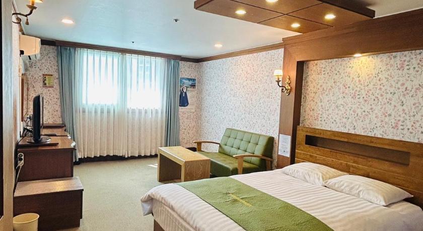 Image of Deluxe Double 3