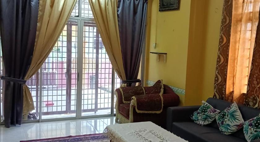 タナ・メラ Impian Jaya Homestay 3つ星 ゲストハウス スイート