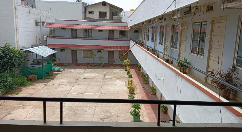 OYO 22499 Vishnu Residency - image 24