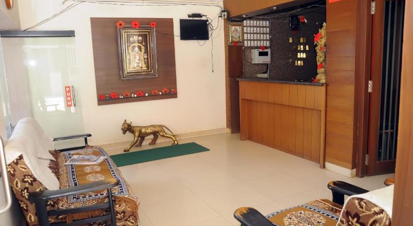 OYO 22499 Vishnu Residency - image 12