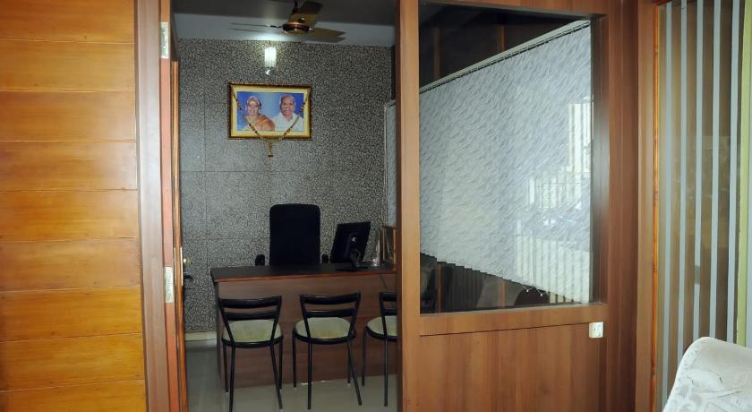 OYO 22499 Vishnu Residency - image 13