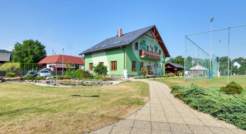 Restaurace a penzion Kamenec photo