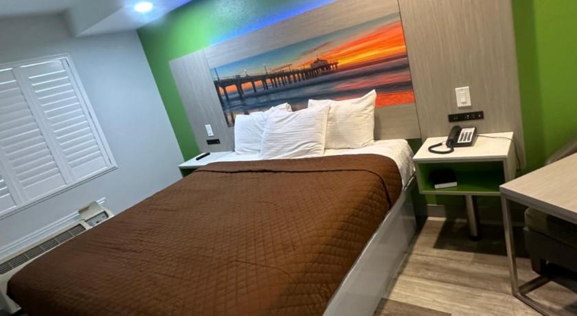Image of 1 King Bed Nonsmoking 9