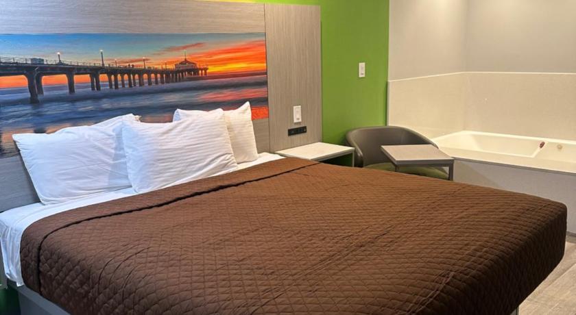 Image of 1 King Bed Nonsmoking 3