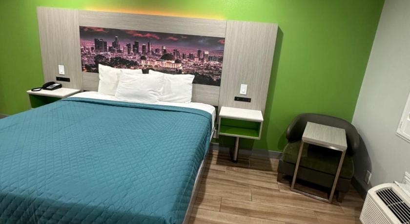 Image of 1 King Bed Nonsmoking 10