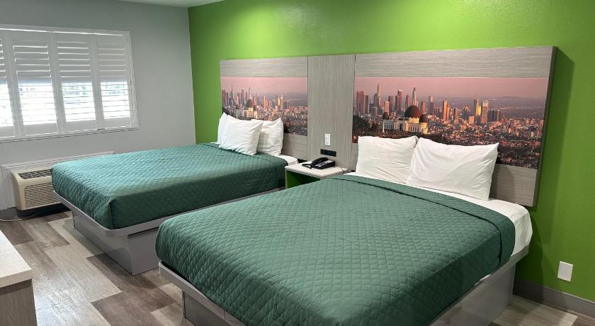 Image of 2 Queen Beds Nonsmoking 0