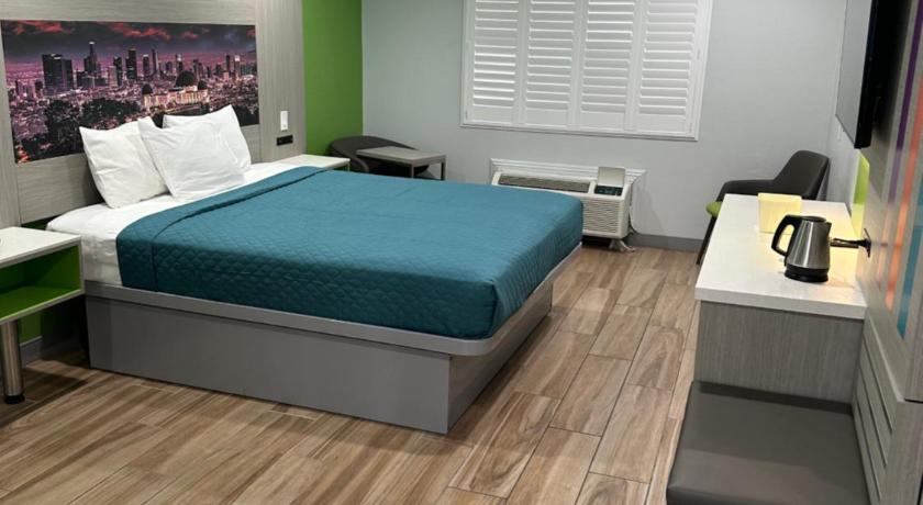 Image of 1 King Bed Nonsmoking 1