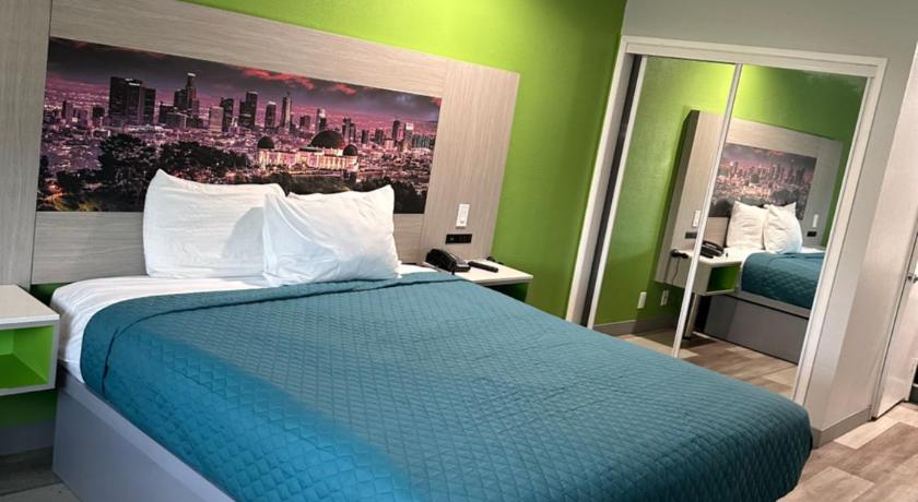 Image of 1 King Bed Nonsmoking 5