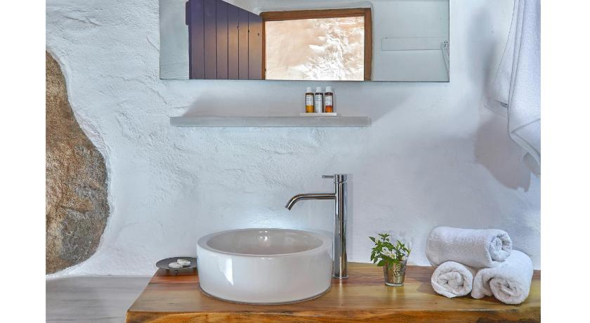 White River Cottages - rustic minimalist holiday houses photo