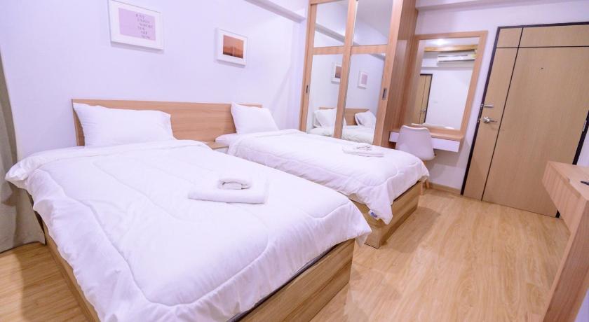 Image of Deluxe Twin 12