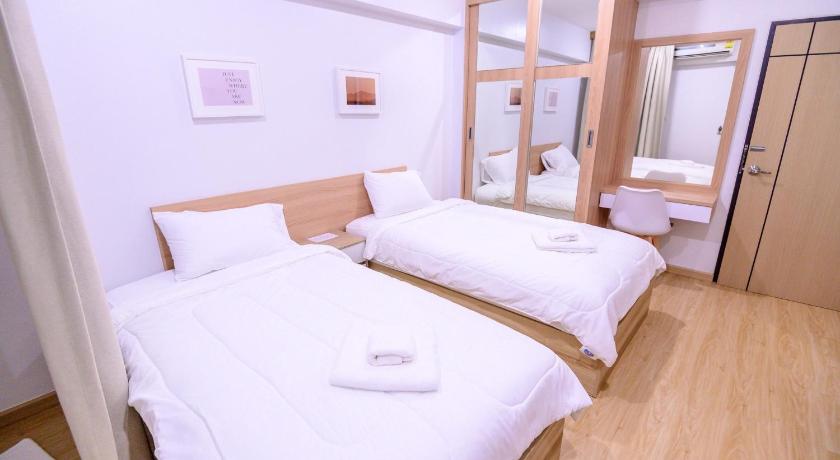 Image of Deluxe Twin 7