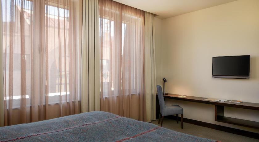 Image of Standard King Room 1
