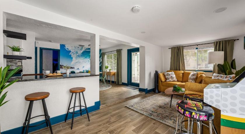 Pompano Beach (FL) Surfari Pompano! Heated Pool Home 9 mins to Beach 4성급 숙소 수영장