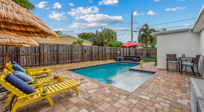 Pompano Beach (FL) Surfari Pompano! Heated Pool Home 9 mins to Beach 4성급 숙소 외관