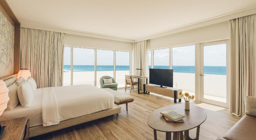 Immagine di Zen Ocean View Suite King with Balcony 0