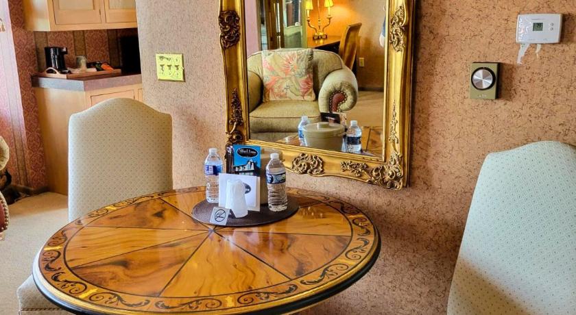 Abbotts town (PA) Altland House Inn & Suites 3-Star Hotel room