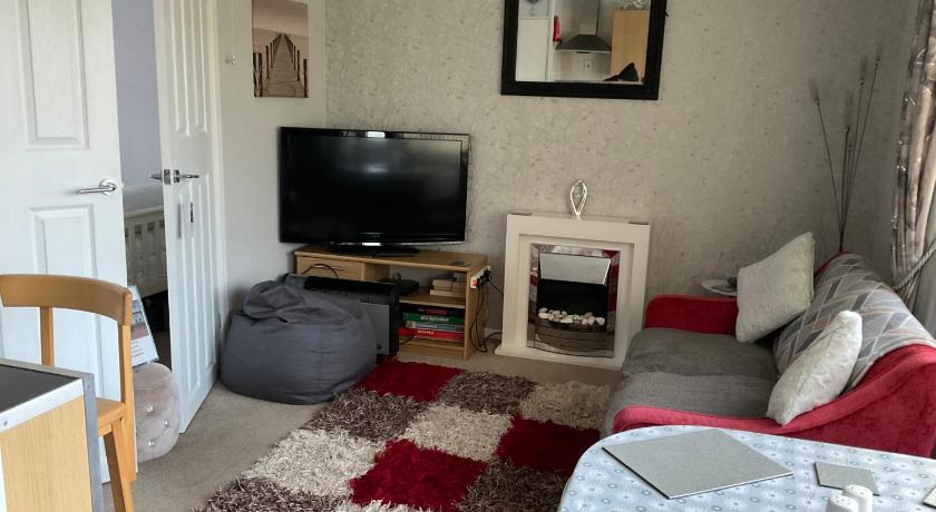 1st Floor Hillview 2 bedroomed Central Location No pets