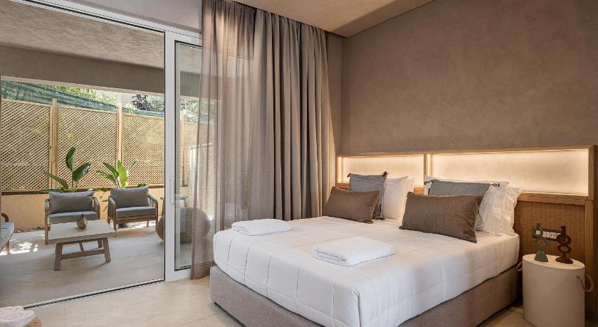 Hestia Boutique - Renovated Rooms Just Steps from the Beach