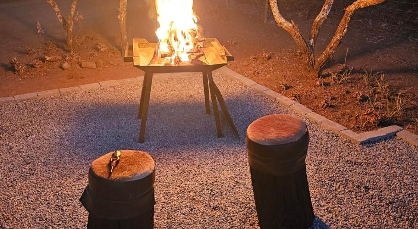 Romantic Hot Tub Retreat - 33 Dinokeng, Big 5 reserve