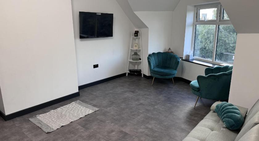 City Apartment Sleeps 5 with Parking