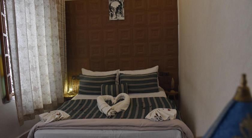 Image of Queen Suite 8