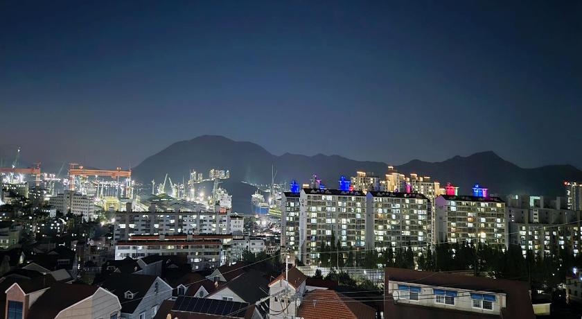 Geoje Pension Inn 4-Star Guesthouse restaurant