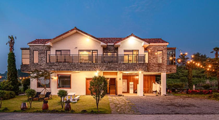Jeju Le Village Aewol building A 4-Star Accommodation lobby