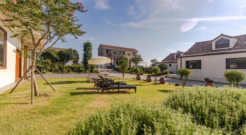 Jeju Le Village Aewol building A 4-Star Accommodation exterior