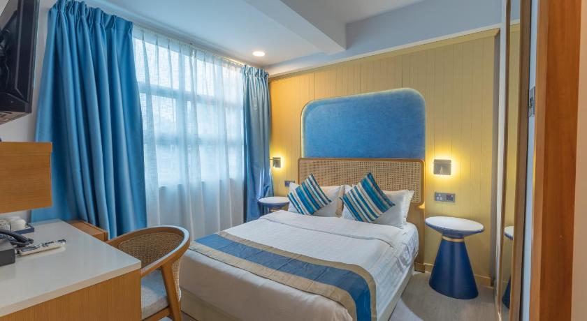 Image of Deluxe Suite with Sea View 1