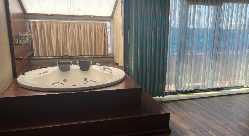 A Palace Suites - image 4