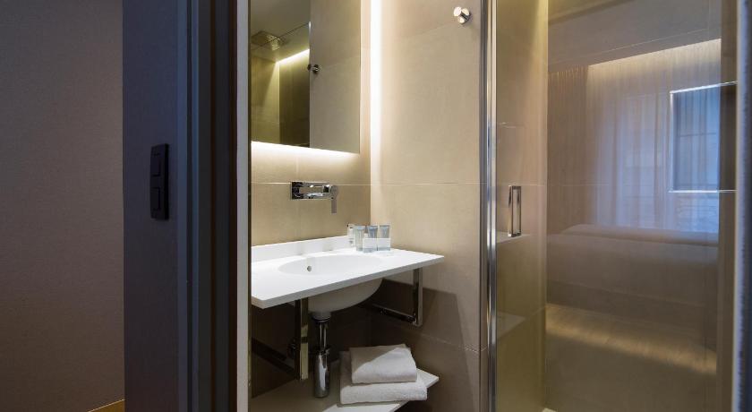 Bathroom, Cler Hotel in Paris