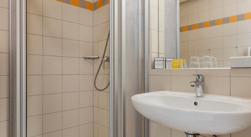 Image of Triple Room 2