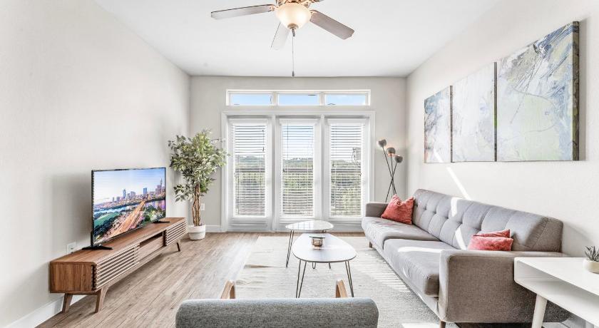 Austin Prime SoCo King Bed 1BR & 2BR Suites w Gym, Pickleball, Laundry 4-Star Accommodation suite