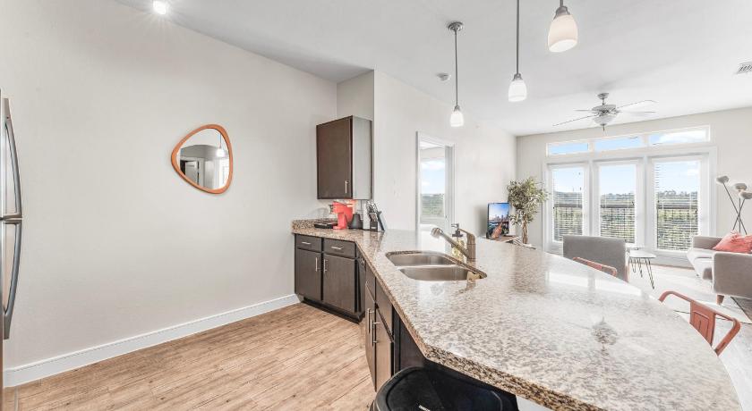 Austin Prime SoCo King Bed 1BR & 2BR Suites w Gym, Pickleball, Laundry 4-Star Accommodation suite