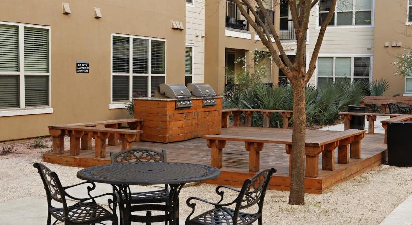 Austin Prime SoCo King Bed 1BR & 2BR Suites w Gym, Pickleball, Laundry 4-Star Accommodation restaurant