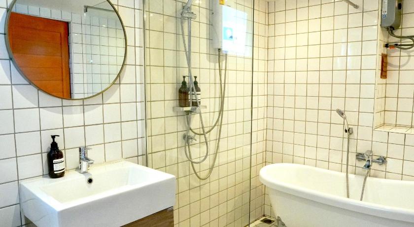 Image of Deluxe Family Suite 8